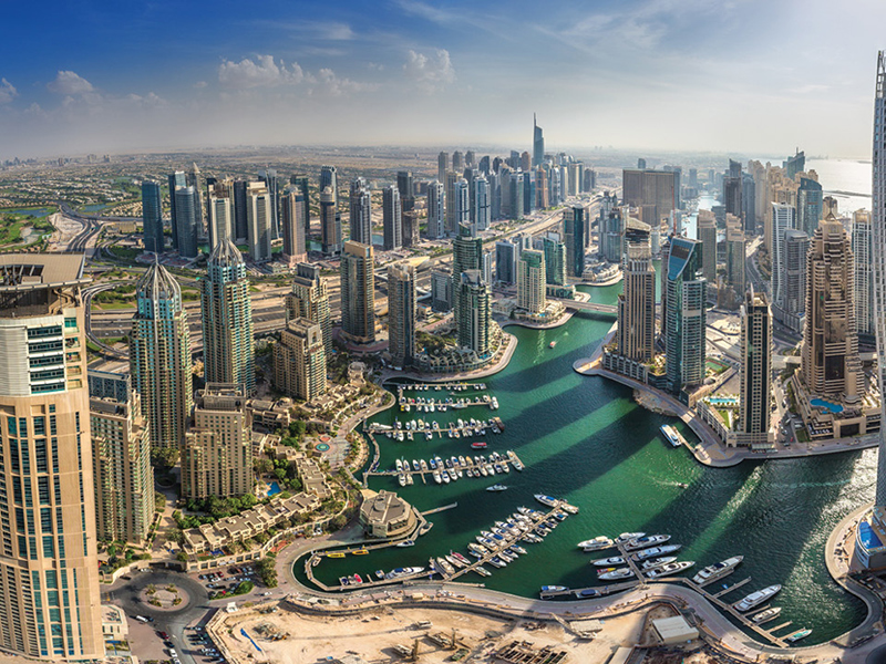 الإمارات تصدر طابعًا تذكاريًا يحمل صورة بابا الفاتيكان وشيخ الأزهر